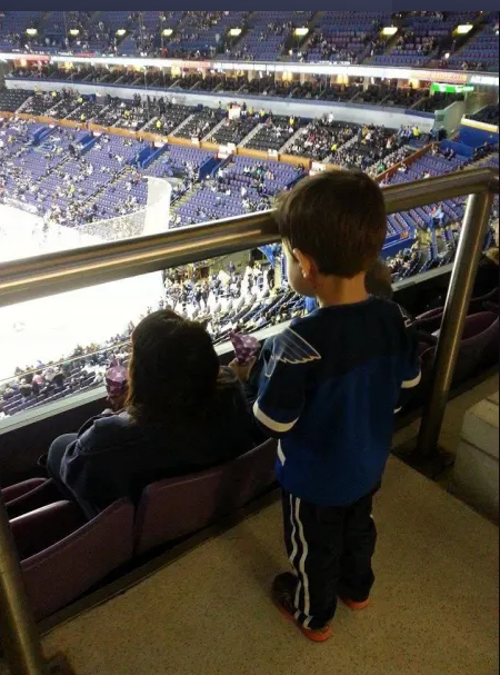 Kid watching game